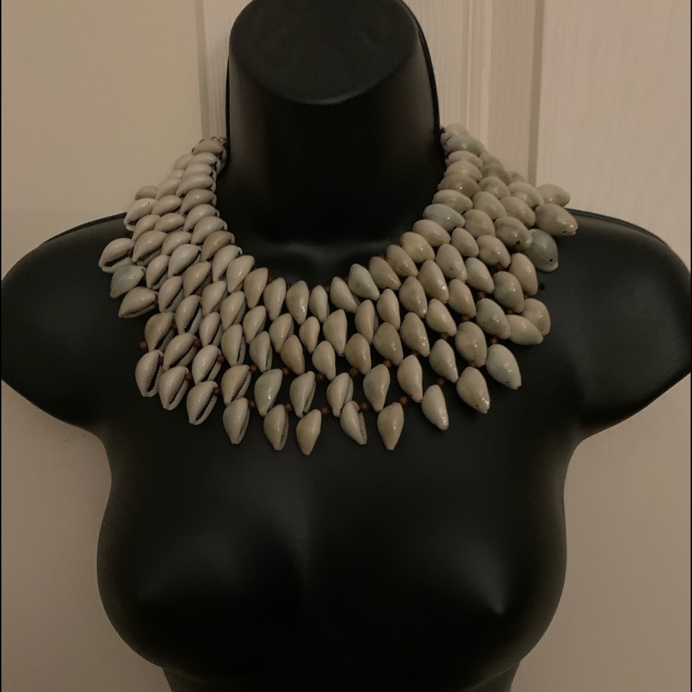 Shell necklace-Natasha-Cowrie-conch natural shells-16” length-STUNNING-Brand New - Picture 6 of 10